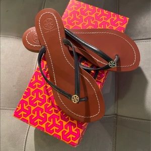 Tori Birch Terra Thong sandal in navy size 9